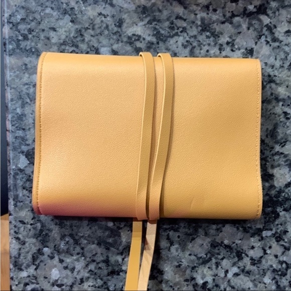 Glass Ladder Co. Katherine Tech Organizer Roll in Honey - Picture 7 of 9